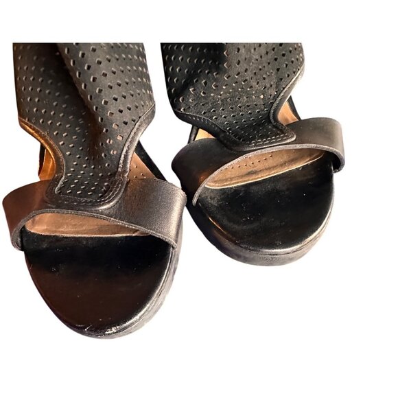 Clarks Size 7.5  Black Perforate High-Heel Sandals Women’s - Picture 11 of 11